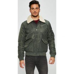 Lee - Kurtka bomber. Zielone kurtki męskie Lee, l, bez wzorów, z futra, krótkie, bez kaptura. W wyprzedaży za 339.90 zł.