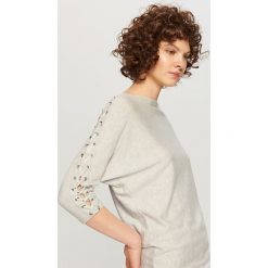 Sweter z gorsetowym wiązaniem - Jasny szar. Kardigany damskie marki Reserved. W wyprzedaży za 59.99 zł.