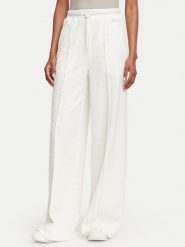 Guess Spodnie materiałowe W6YB13 K4363 Kremowy Relaxed Fit. Białe spodnie materiałowe damskie Guess, xs, z aplikacjami, z bawełny. Za 434.99 zł.