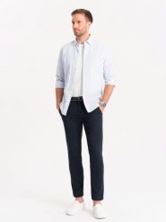 Męskie spodnie chino z ozdobną taśmą w pasie SLIM FIT – granatowe V2 OM-PACP-0118 - L. Niebieskie eleganckie spodnie męskie Ombre Clothing, l, bez wzorów, z bawełny. W wyprzedaży za 179.99 zł.