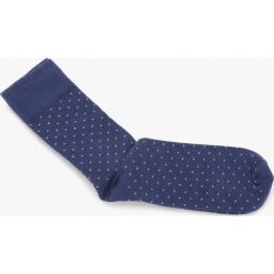 Granatowe skarpety męskie w białe kropki SKARPETY. Niebieskie skarpety męskie Ryłko, bez wzorów, z bawełny. Za 24.99 zł.