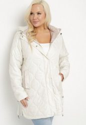 Jasnobeżowa Kurtka Pudełkowa z Pikowaniem i Odpinanym Kapturem Annaloria. Brązowe kurtki damskie Born2be, plus size, bez wzorów. Za 229.99 zł.