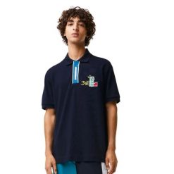 Koszulka sportowa polo męska Lacoste Polo. Niebieskie koszulki sportowe męskie Lacoste, m, z aplikacjami, z bawełny, bez kołnierzyka, bez ramiączek, na golfa. Za 397.00 zł.