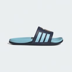Klapki adilette Comfort 2.0 Argentyna. Niebieskie skarpety damskie Adidas, bez wzorów. Za 219.00 zł.