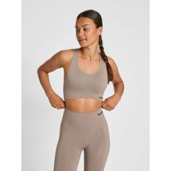 Damski bezszwowy biustonosz sportowy Hummel Tif. Brązowe obuwie sportowe damskie Hummel, bez wzorów, na fitness i siłownię. Za 128.00 zł.