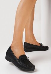 Czarne Półbuty na Koturnie z Ażurowym Zdobieniem Vailen. Czarne półbuty damskie Born2be, z aplikacjami, bez obcasa, na koturnie, bez zapięcia. Za 59.99 zł.