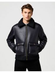 Wrangler Kurtka z imitacji skóry Shearling 112371854 Czarny Regular Fit. Czarne kurtki męskie Wrangler, l, bez wzorów, ze skóry, bez kaptura. Za 411.75 zł.