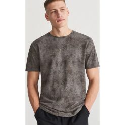 Wzorzysty T-shirt - Jasny szar. Szare t-shirty męskie marki Reserved. Za 59.99 zł.