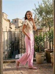 Spodnie wide leg z miękkiej dzianiny z domieszką wiskozy soft touch - różowy. Czerwone spodnie materiałowe damskie Sinsay, l, bez wzorów, z dzianiny. Za 49.99 zł.