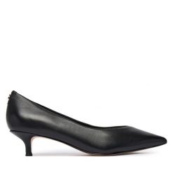 Czółenka Guess. Czarne czółenka damskie Guess, z aplikacjami, bez obcasa, bez zapięcia. Za 634.99 zł.
