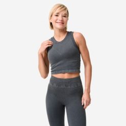 Koszulka do jogi i pilatesu damska Domyos 2w1 bez rękawów. Szare koszulki sportowe damskie Decathlon, bez wzorów, z elastanu, na fitness i siłownię. Za 89.99 zł.