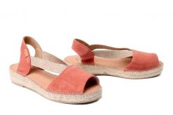 TONI PONS ELLA salmo, sandały damskie. Czerwone sandały damskie Toni Pons, bez wzorów, bez obcasa, bez zapięcia. Za 259.90 zł.