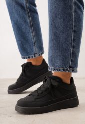 Czarne Sneakersy Basic z Paskami na Boku Adila. Czarne obuwie sportowe damskie Renee, bez wzorów, z jeansu. Za 99.99 zł.
