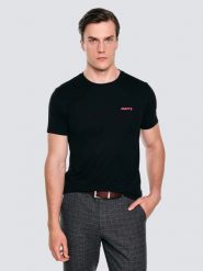 Koszulka męska z niewielkim nadrukiem na piersi czarna Karr 906. Czarne t-shirty męskie Big Star, l, bez wzorów, z dzianiny, eleganckie, bez kołnierzyka. Za 99.99 zł.