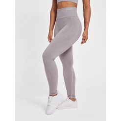 Legginsy damskie Hummel MT Flow. Fioletowe legginsy sportowe damskie Hummel, l, bez wzorów, z dzianiny, na jogę i pilates. W wyprzedaży za 226.50 zł.