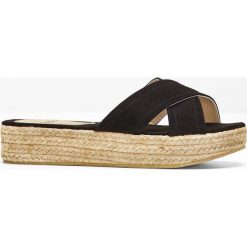 Espadryle na podeszwie platformie bonprix czarny. Espadryle damskie marki bonprix. Za 69.99 zł.