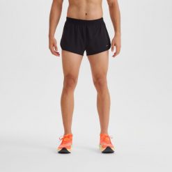 Spodenki do biegania męskie Kiprun Run 500 Comfort Split. Czarne krótkie spodenki sportowe męskie KIPRUN, l, bez wzorów, z elastanu, do biegania. Za 89.99 zł.