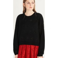 Sweter z błyszczącą aplikacją - Czarny. Czarne swetry damskie Sinsay. Za 49.99 zł.