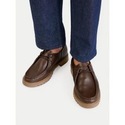 Półbuty Guess Jeans. Brązowe półbuty na co dzień męskie Guess Jeans, z jeansu, bez zapięcia. Za 399.99 zł.