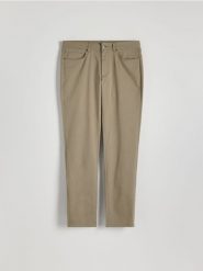 Spodnie slim fit z lyocellem - brązowy. Brązowe spodnie materiałowe męskie Reserved, bez wzorów, z bawełny. W wyprzedaży za 79.99 zł.