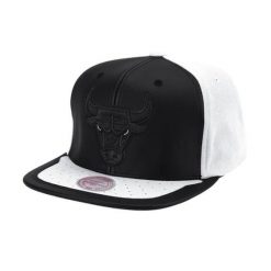 Czapka z daszkiem koszykarska Mitchell & Ness NBA Chicago Bulls Snapback Bulls. Czarne czapki i kapelusze męskie Mitchell & Ness, bez wzorów, z materiału, klasyczne. Za 179.00 zł.