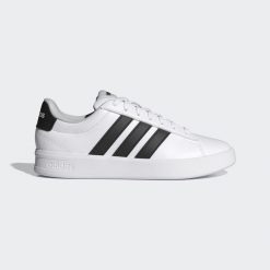 BUTY GRAND COURT 3.0. Białe obuwie sportowe damskie Adidas, bez wzorów, z gumy, trekkingowe. Za 346.65 zł.