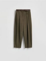 Spodnie z paskiem - zielony. Zielone spodnie materiałowe damskie Reserved, l, bez wzorów, z tkaniny. Za 159.99 zł.