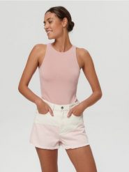 Szorty jeansowe high waist - wielobarwny. Szorty damskie Sinsay, l, bez wzorów, z bawełny, z podwyższonym stanem. Za 79.99 zł.