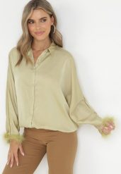 Jasnozielona Długa Koszula Nietoperz Zapinana na Guziki Ozdobiona Piórami Luigitte. Zielone bluzki damskie Born2be, bez wzorów, klasyczne, bez kołnierzyka, bez ramiączek. Za 39.99 zł.