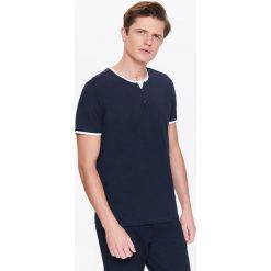 T-SHIRT MĘSKI Z BIAŁĄ WSTAWKĄ. T-shirty męskie TOP SECRET. W wyprzedaży za 14.99 zł.