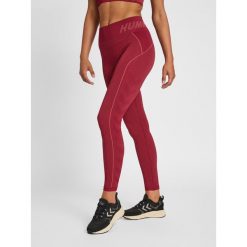 Legginsy bezszwowe damskie Hummel Christel. Czerwone legginsy damskie Hummel, bez wzorów, z dzianiny, na fitness i siłownię. Za 117.50 zł.