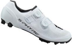 Rower szosowy - buty rowerowe SH-XC903 S-PHYRE, białe. Białe eleganckie półbuty Shimano, z gumy, eleganckie, bez zapięcia. Za 1,647.50 zł.
