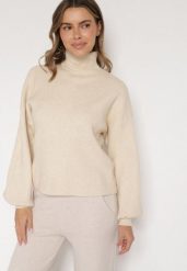 Jasnobeżowy Golf z Bufiastymi Rękawami Wedelia. Brązowe swetry damskie Born2be, l, bez wzorów, z jeansu, eleganckie, bez kołnierzyka, bez ramiączek, bez kaptura. Za 79.99 zł.