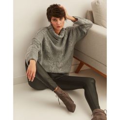 SWETER DŁUGI RĘKAW DAMSKI LUŹNY. Swetry damskie marki TOP SECRET. W wyprzedaży za 59.99 zł.