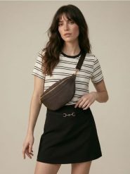 Koszulka w paski z domieszką wiskozy - wielobarwny. T-shirty damskie Sinsay, l, bez wzorów, z wiskozy, bez kołnierzyka. Za 25.99 zł.