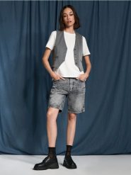 Bermudy jeansowe - szary. Szare szorty damskie Sinsay, l, bez wzorów, z bawełny. Za 39.99 zł.