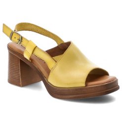 Sandały damskie HEE, cholewka ze skóry naturalnej z zabudowanym przodem i odkrytą piętą na stabilnym obcasie z platformą, żółte, 26544. Żółte klapki damskie Hee, bez wzorów, ze skóry, bez obcasa, na obcasie. Za 379.00 zł.