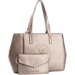 Torebka VERSACE JEANS - E1VSBBR5 70718 966. Torebki do ręki damskie marki Versace Jeans. W wyprzedaży za 389.00 zł.