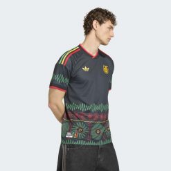 Koszulka wyjazdowa Jamajka 26 x Bob Marley. Czarne koszulki sportowe męskie Adidas, bez wzorów, bez kołnierzyka, bez ramiączek, do piłki nożnej, climacool (adidas). Za 439.00 zł.