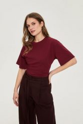 T-shirt z szerokimi rękawami burgunowy. Bluzki damskie MOODO, l, bez wzorów, z bawełny, bez kołnierzyka, bez ramiączek. Za 49.99 zł.