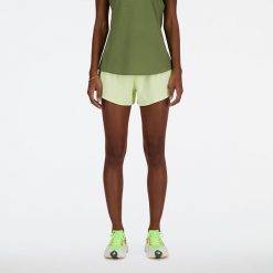 Spodenki damskie New Balance WS41286LLT – zielone. Zielone szorty sportowe damskie New Balance, l, bez wzorów, z materiału, sportowe, na fitness i siłownię. Za 299.99 zł.
