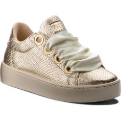 Sneakersy GUESS - FLURN3 PEL12 PLATI. Półbuty damskie marki Guess. W wyprzedaży za 329.00 zł.
