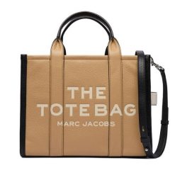 Torebka Marc Jacobs. Brązowe torebki do ręki damskie Marc Jacobs, bez wzorów, klasyczne, bez dodatków. Za 2,099.00 zł.
