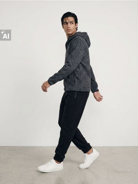 Spodnie polarowe jogger - czarny. Czarne spodnie sportowe męskie Sinsay, l, bez wzorów, z polaru, na fitness i siłownię. Za 59.99 zł.