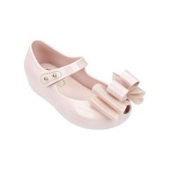 Baleriny w kolorze jasnoróżowym. Baleriny dziewczęce marki Melissa. W wyprzedaży za 119.95 zł.