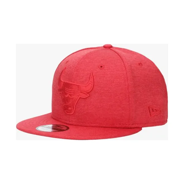 New Era Czapka Shadow Tech 9Fifty Bulls Chicago Bulls , czerwony, rozmiar SM. Czerwone czapki i kapelusze męskie New Era, bez wzorów, z materiału. W wyprzedaży za 99.99 zł.