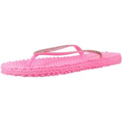 Sandały ILSE JACOBSEN CHEERFUL01 Rose. Czerwone sandały damskie Ilse Jacobsen, bez wzorów, z gumy, bez obcasa, bez zapięcia. Za 152.99 zł.