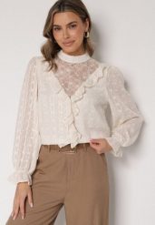 Beżowa Bluzka Zdobiona Koronką Falbankami i Metaliczną Nicią Feralea. Brązowe bluzki damskie Born2be, l, z aplikacjami, z jeansu, biznesowe, bez kołnierzyka, bez ramiączek. Za 109.99 zł.