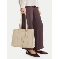 Torebka MEXX. Brązowe torebki do ręki damskie Mexx, bez wzorów, klasyczne, bez dodatków. Za 199.99 zł.