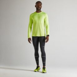 Koszulka do biegania z długim rękawem męska Kiprun Run 500. Zielone koszulki sportowe męskie KIPRUN, na jesień, m, bez wzorów, z materiału, bez kołnierzyka, bez ramiączek, do biegania. Za 99.99 zł.